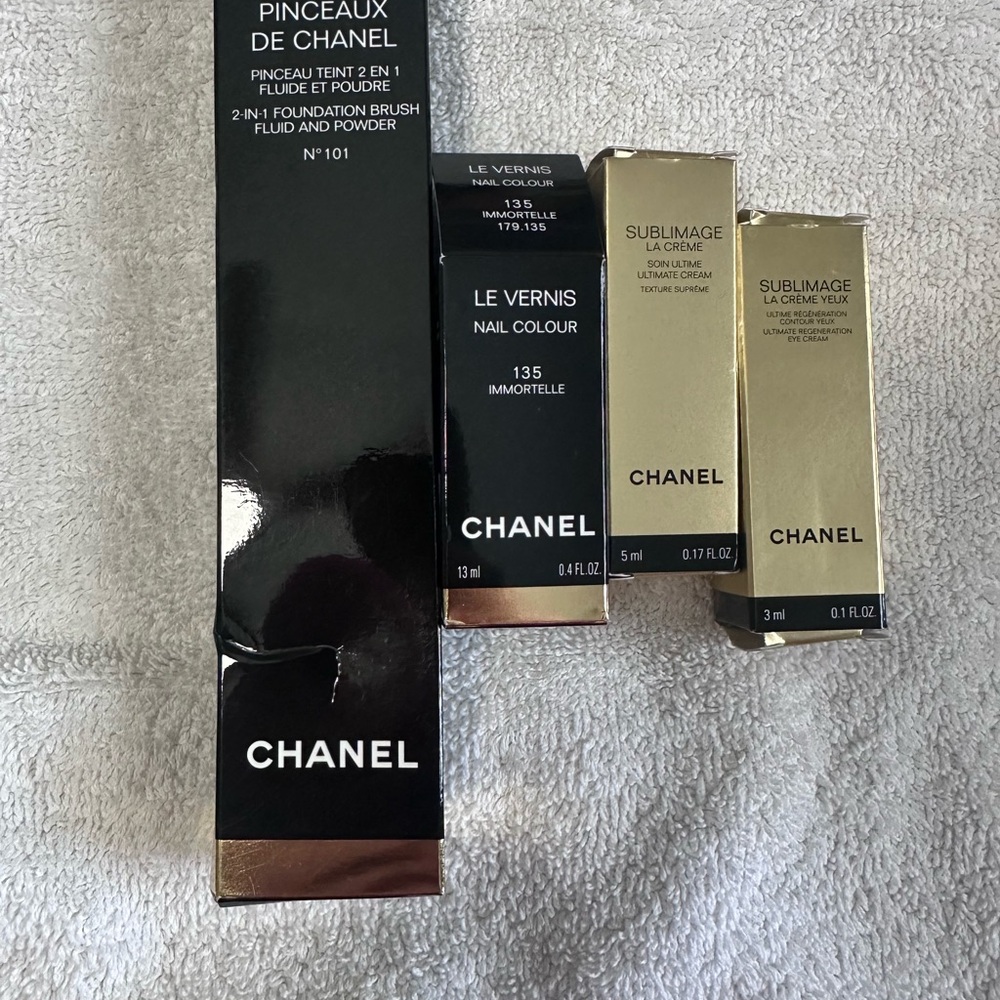 CHANEL Beauty Collection in Black and Gold